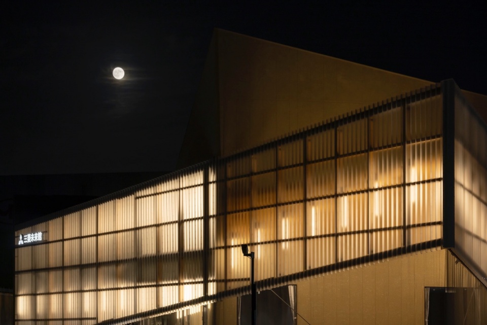 MitsubishiPavilion 054 selected