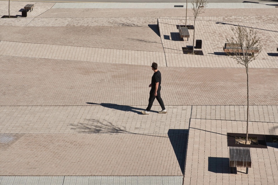 PLAZA DEL ZARRON BY BOV ESTUDIO © Javier Bravo 81R