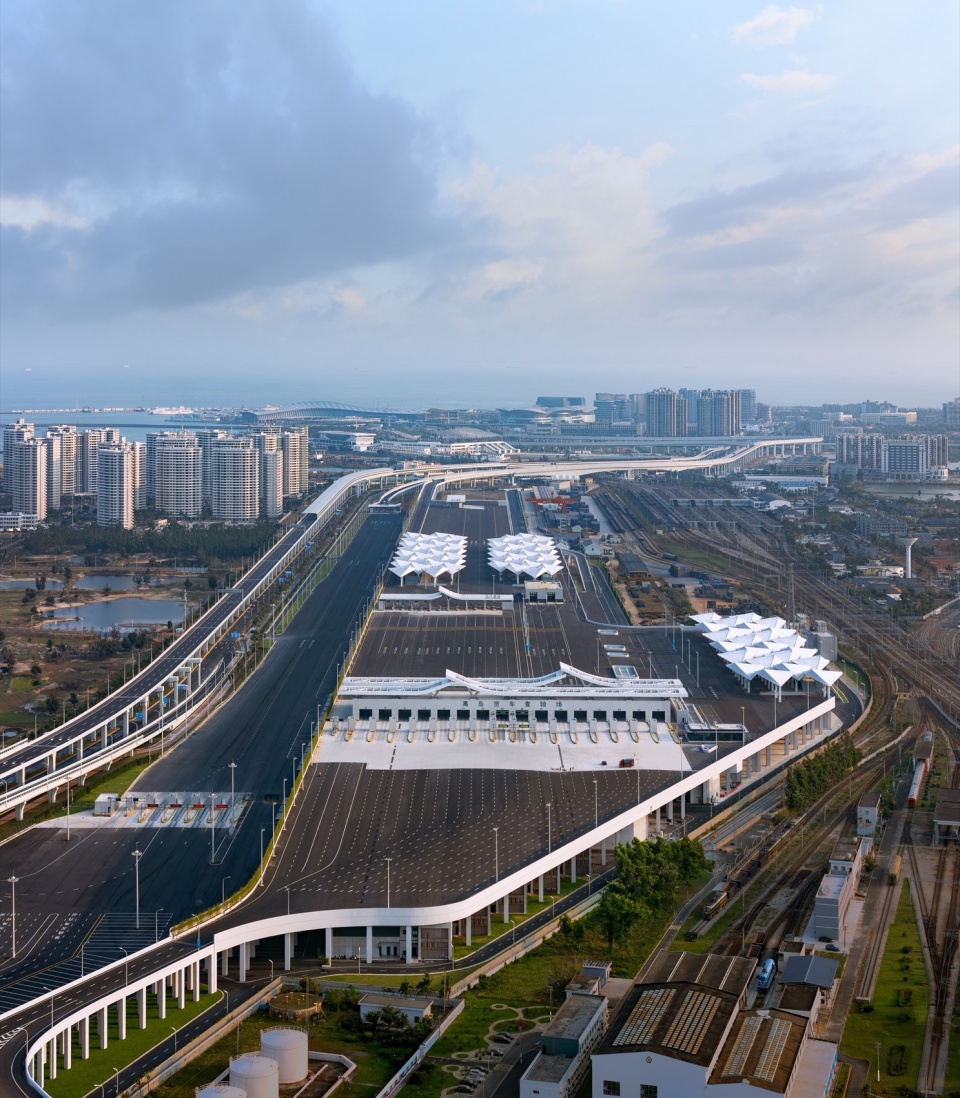 Haikou New Port Area Second Tier Customs Cargo Inspection Facility by CAPOL Design Group