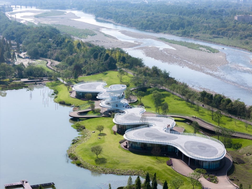Lujiatan Wetland Park Commercial Service Center