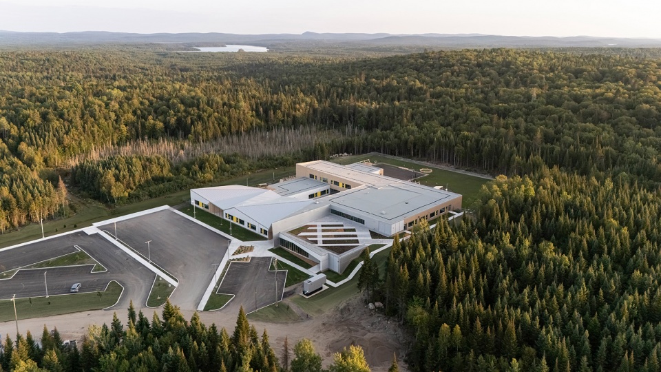 new manawan awacak okiskinohamatowikamikowaw elementary school by ccm2 architectes bb architecture design inc