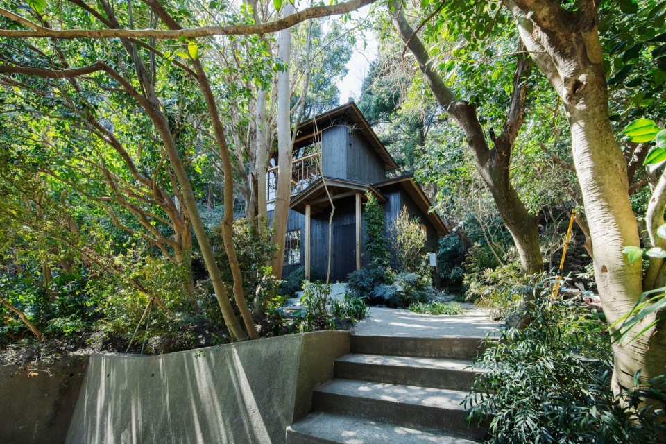 Atelier in Kamakura by YUJI OKITSU