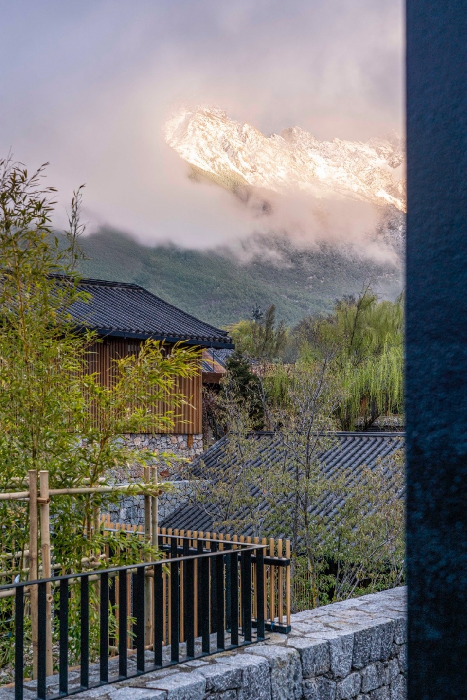 CASA NGULUKO Lijiang by Li Xiaodong Atelier