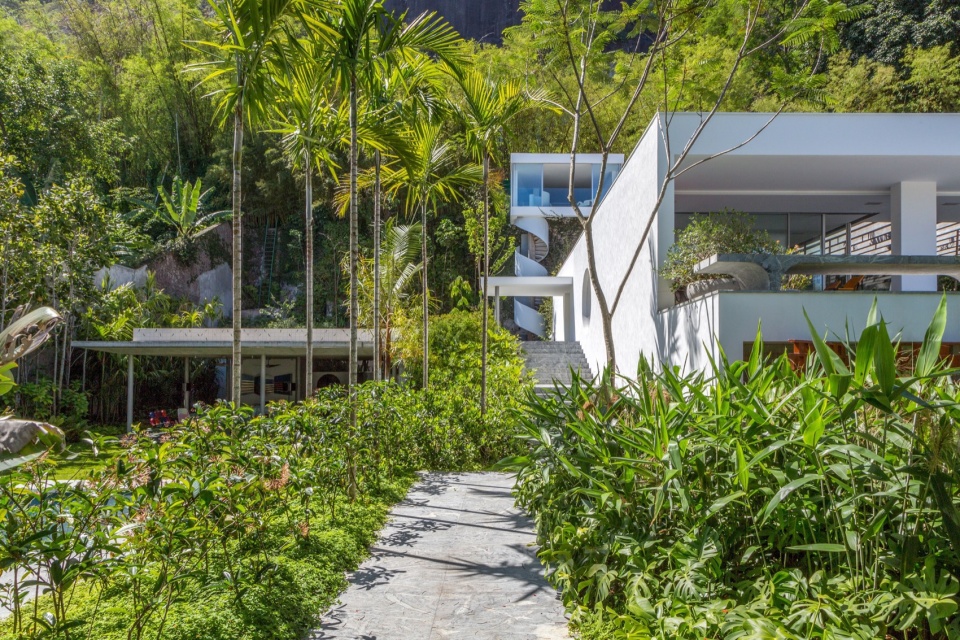 Itauna House by Siqueira Azul Architecture