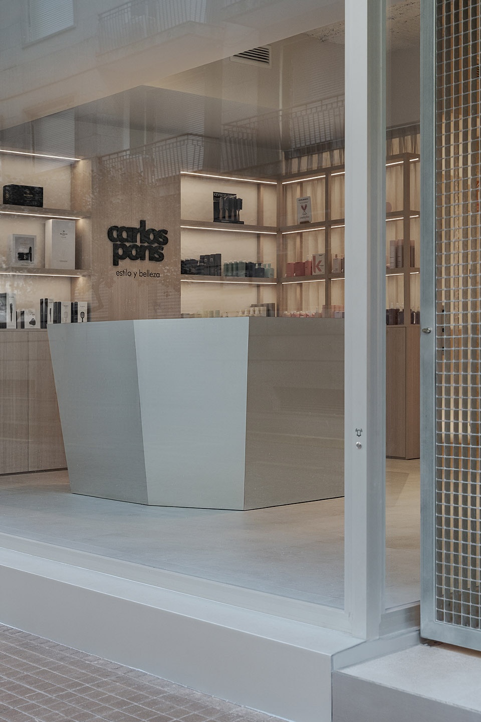 carlos pons beauty center by nan arquitectos
