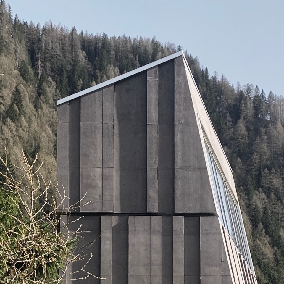 Spluga Climbing Gym by ES arch