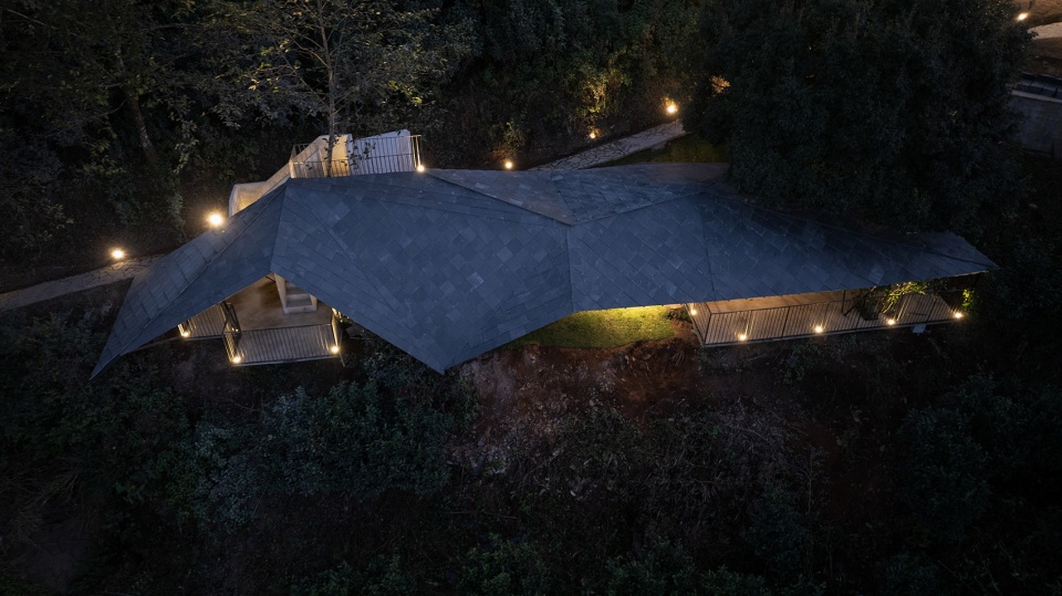 scenic restroom in dali wuliang mountain by kongxiangwei studio