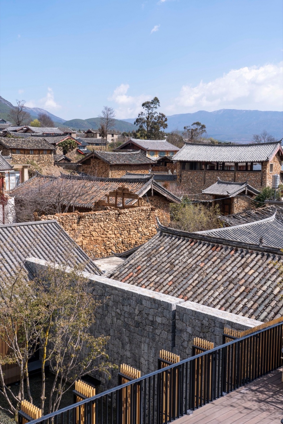 CASA NGULUKO Lijiang by Li Xiaodong Atelier