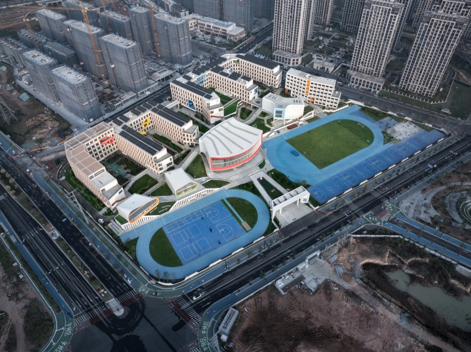 Quzhou No 6 Experimental School by LYCS Architecture Work