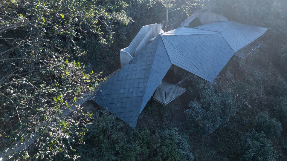 scenic restroom in dali wuliang mountain by kongxiangwei studio