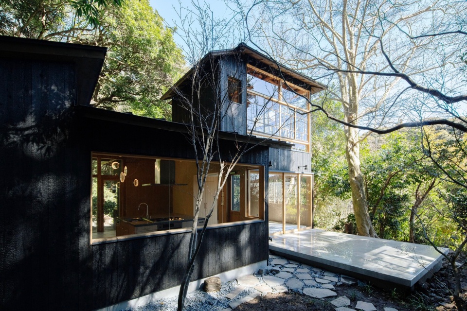Atelier in Kamakura by YUJI OKITSU