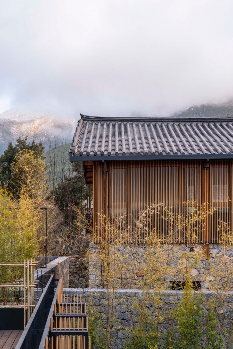 CASA NGULUKO Lijiang by Li Xiaodong Atelier