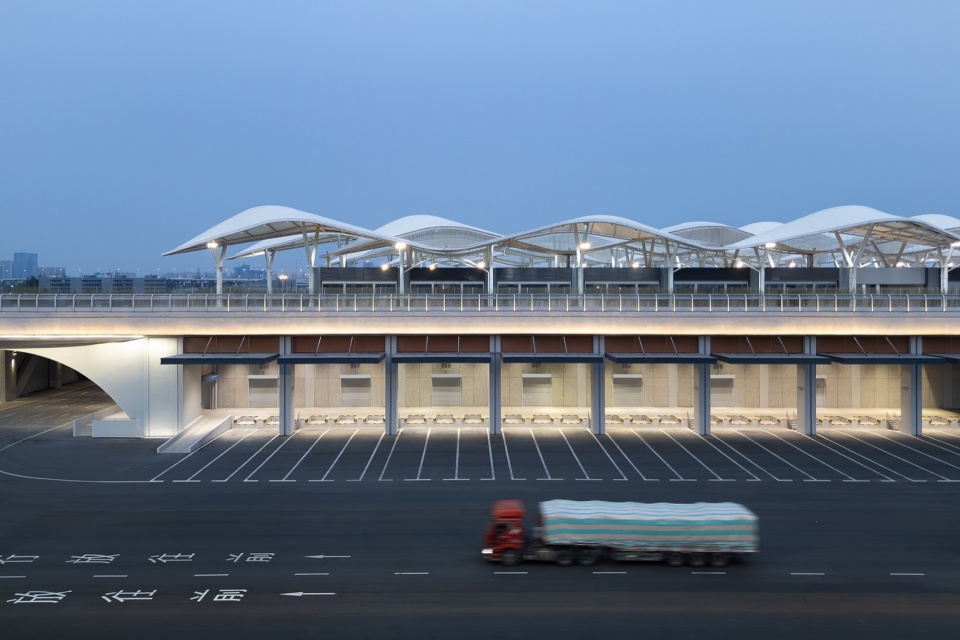 Haikou New Port Area Second Tier Customs Cargo Inspection Facility by CAPOL Design Group