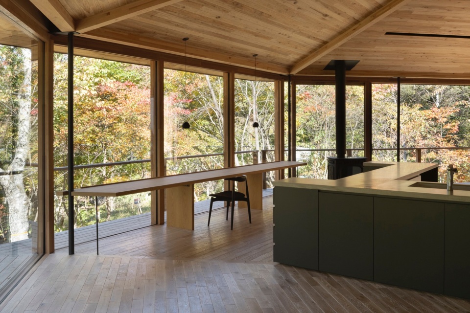 Hut in Karuizawa Naoi Architecture