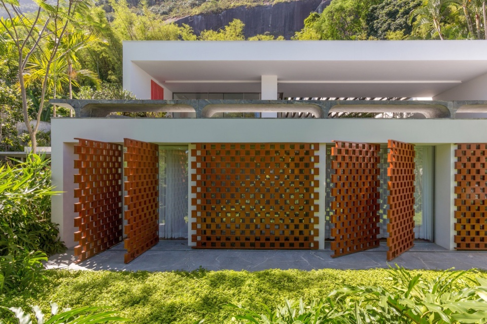 Itauna House by Siqueira Azul Architecture