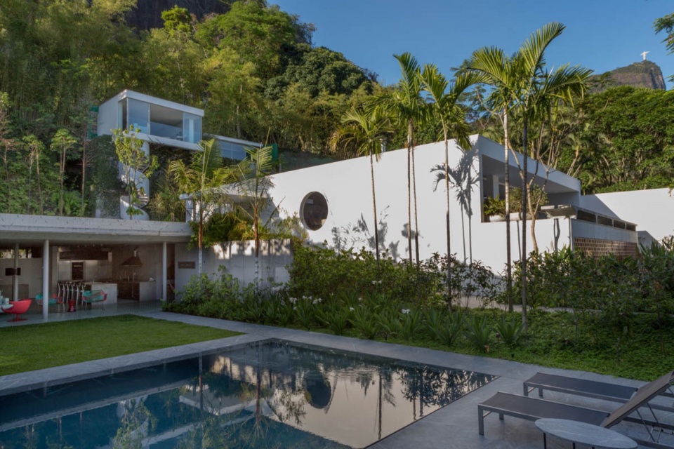 Itauna House by Siqueira Azul Architecture w2p