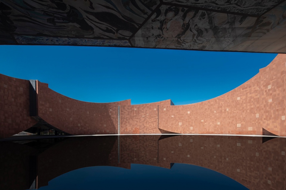 Maiji Mountain Visitor Center by ZXD Architects BIAD
