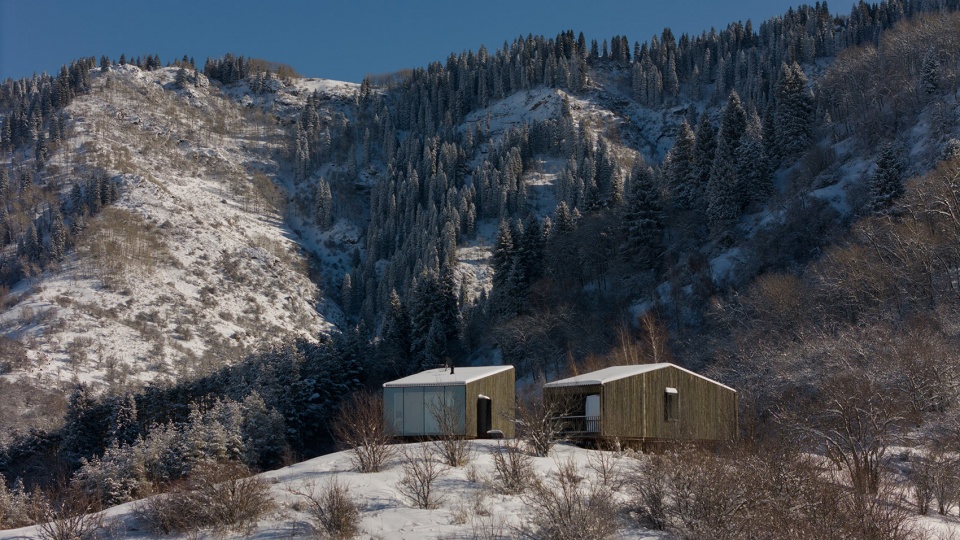 aum cabins amid mountainscape in kazakhstan by arthur kariev architects