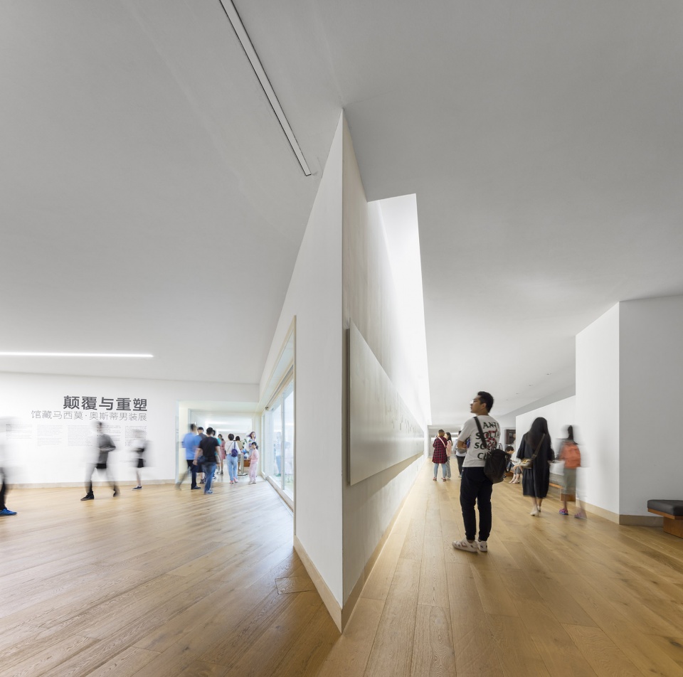 china design museum of bauhaus collection by alvaro siza carlos castanheira