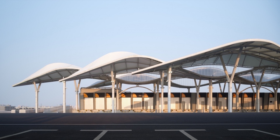 Haikou New Port Area Second Tier Customs Cargo Inspection Facility by CAPOL Design Group