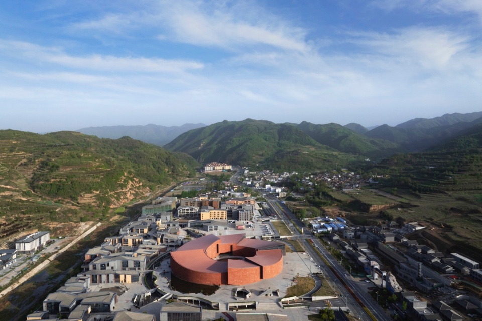 Maiji Mountain Visitor Center by ZXD Architects + BIAD - Gooood