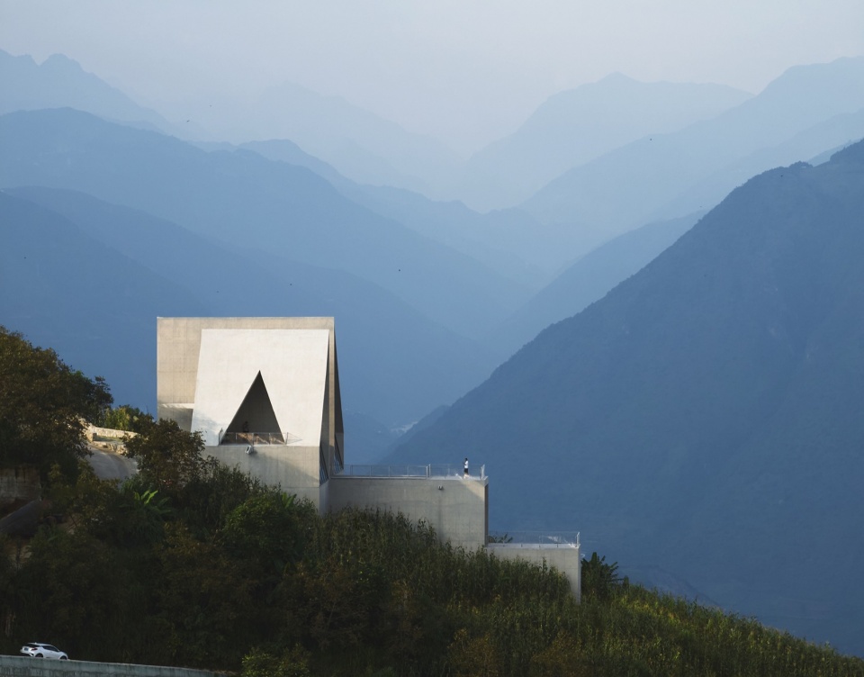 Nujiang Grand Canyon Bookstore of Librairie Avant Garde by Trace Architecture Office TAO
