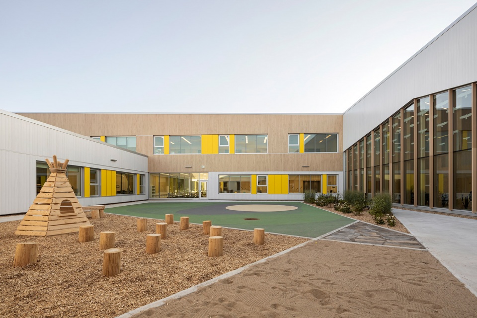 new manawan awacak okiskinohamatowikamikowaw elementary school by ccm2 architectes bb architecture design inc