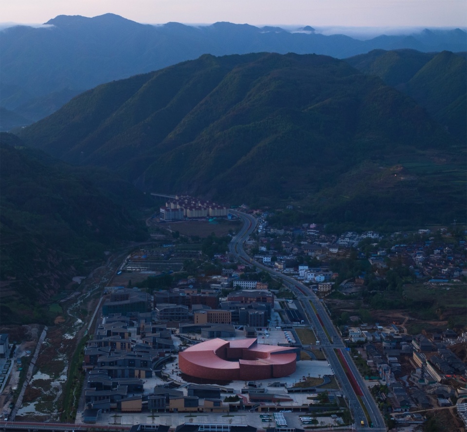 Maiji Mountain Visitor Center by ZXD Architects + BIAD - Gooood