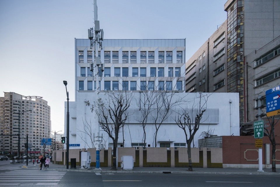 kms technology center by atelier archmixing