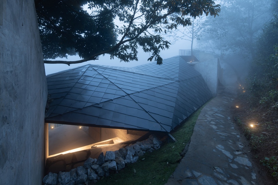 scenic restroom in dali wuliang mountain by kongxiangwei studio
