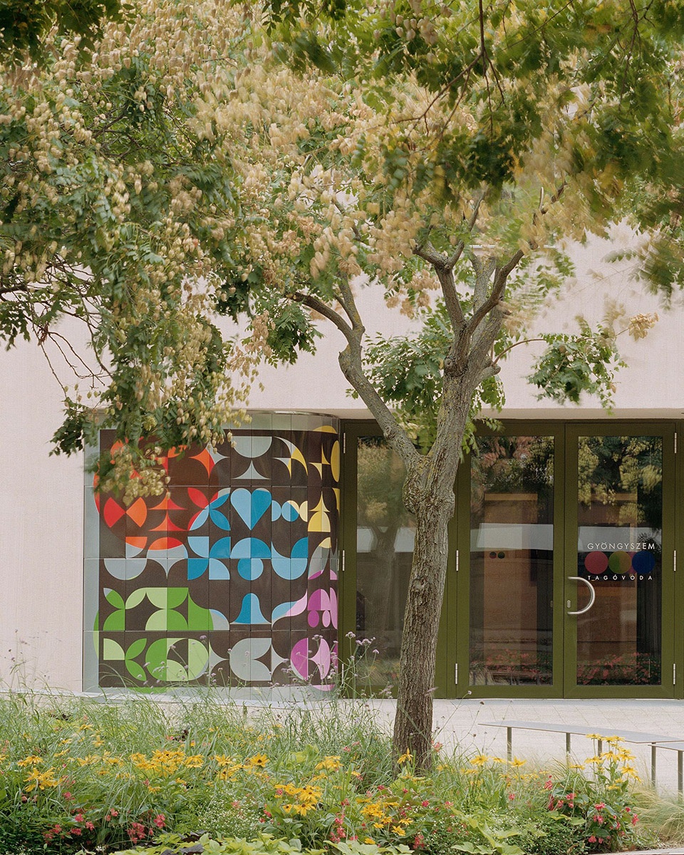 gyongyszem kindergarten by archikon architects