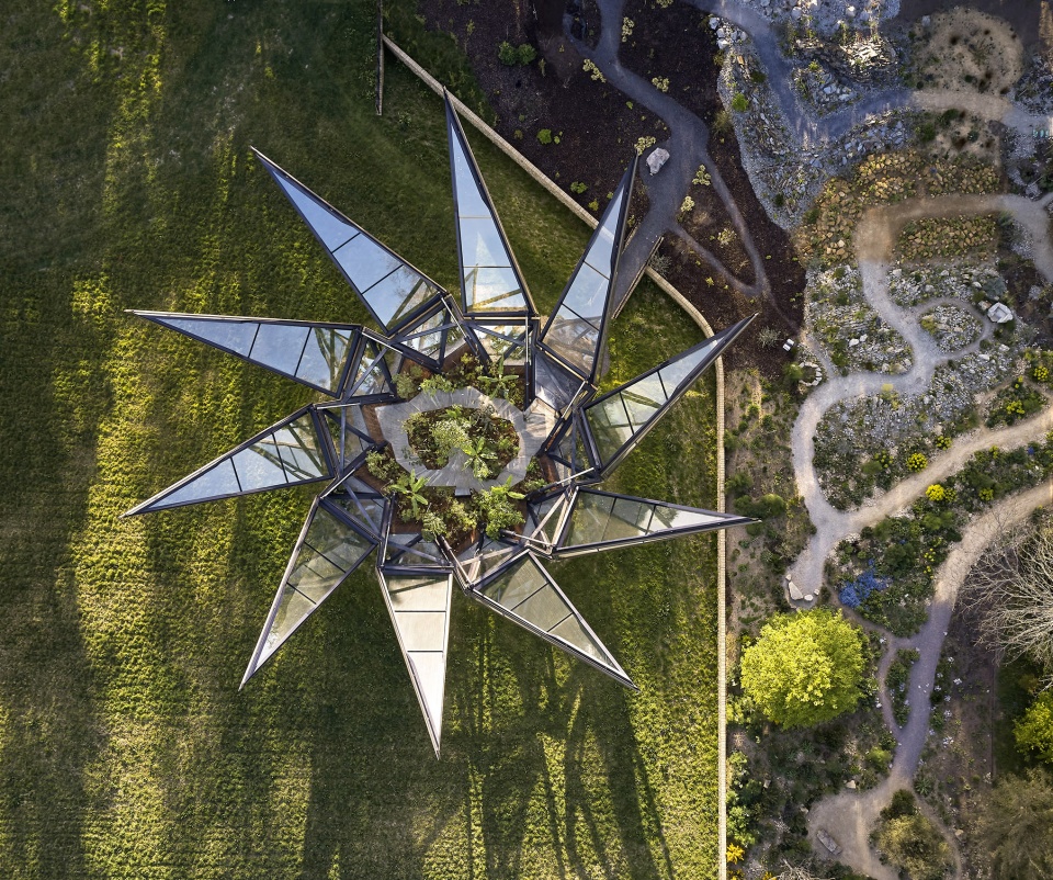 kinetic glasshouse and silk route garden by heatherwick studio