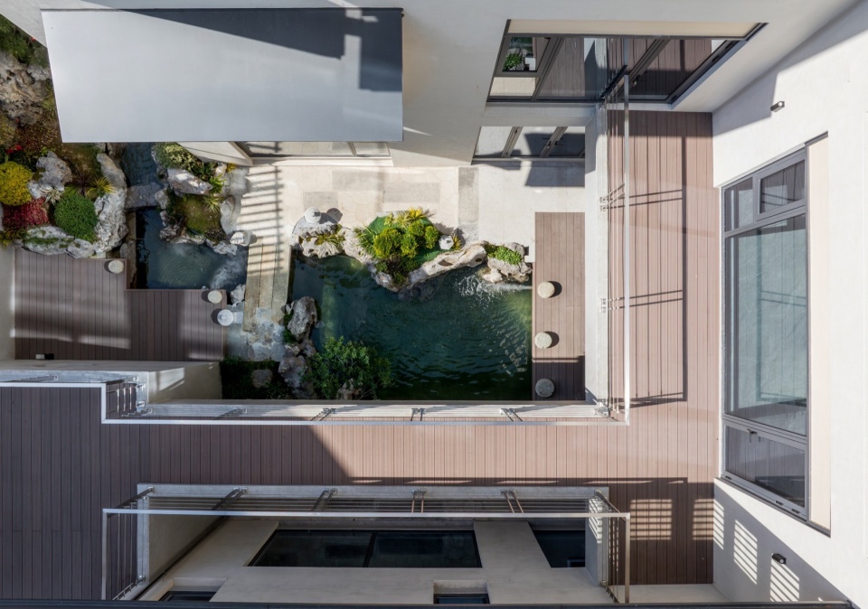 Courtyard House by TEDO bxg