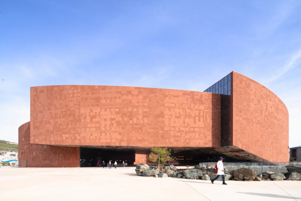 Maiji Mountain Visitor Center by ZXD Architects BIAD