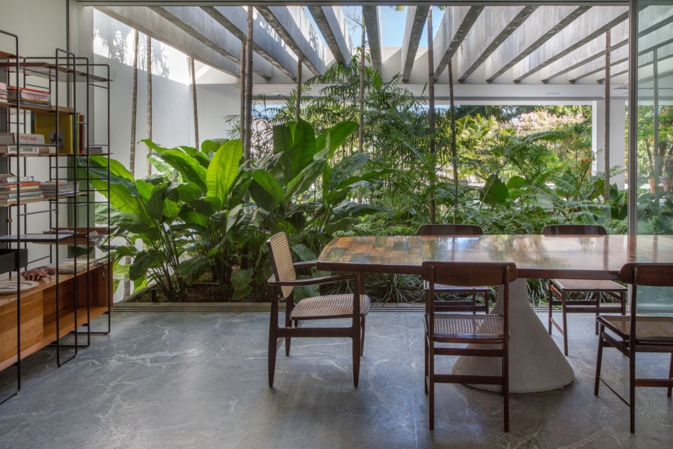 Itauna House by Siqueira Azul Architecture