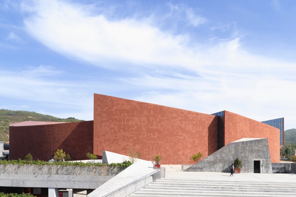 Maiji Mountain Visitor Center by ZXD Architects BIAD