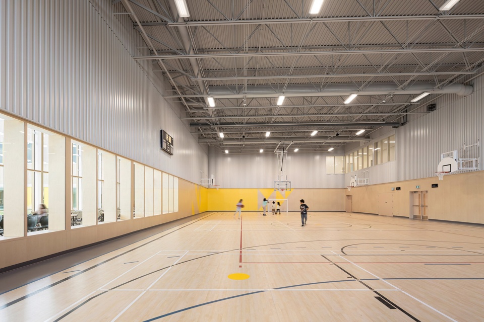 new manawan awacak okiskinohamatowikamikowaw elementary school by ccm2 architectes bb architecture design inc