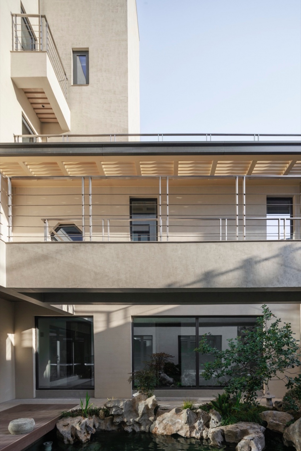 Courtyard House by TEDO