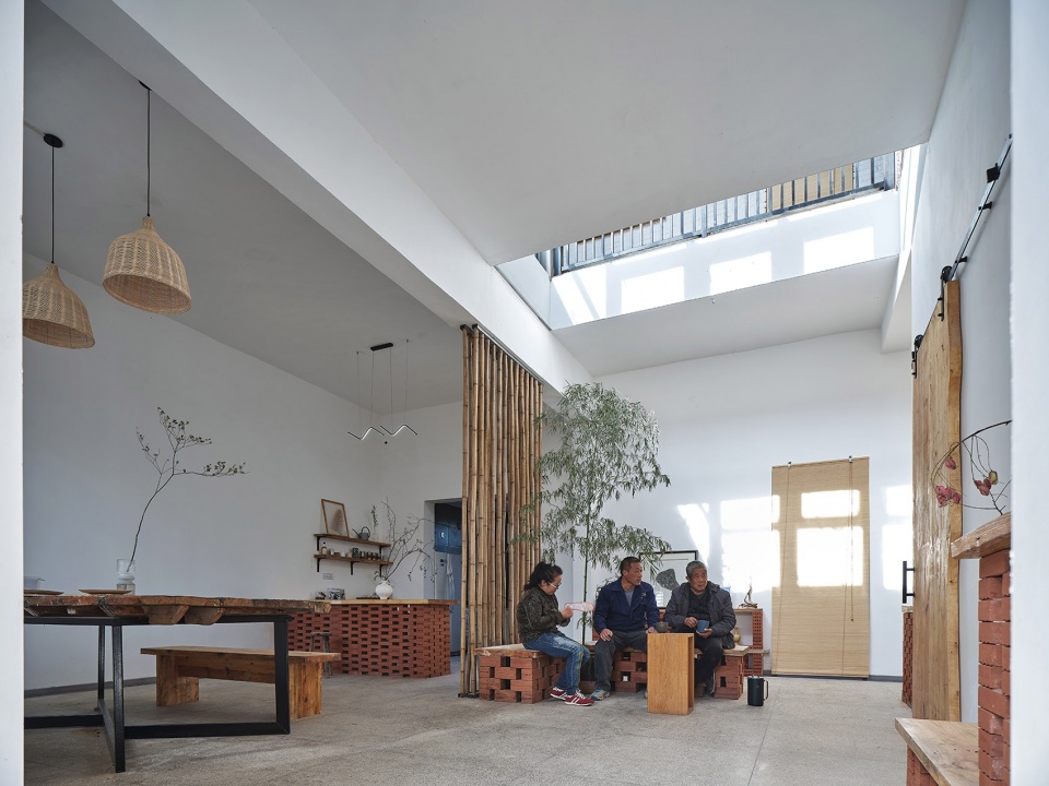 Glass Brick Dwelling in Bayi Village Weinan