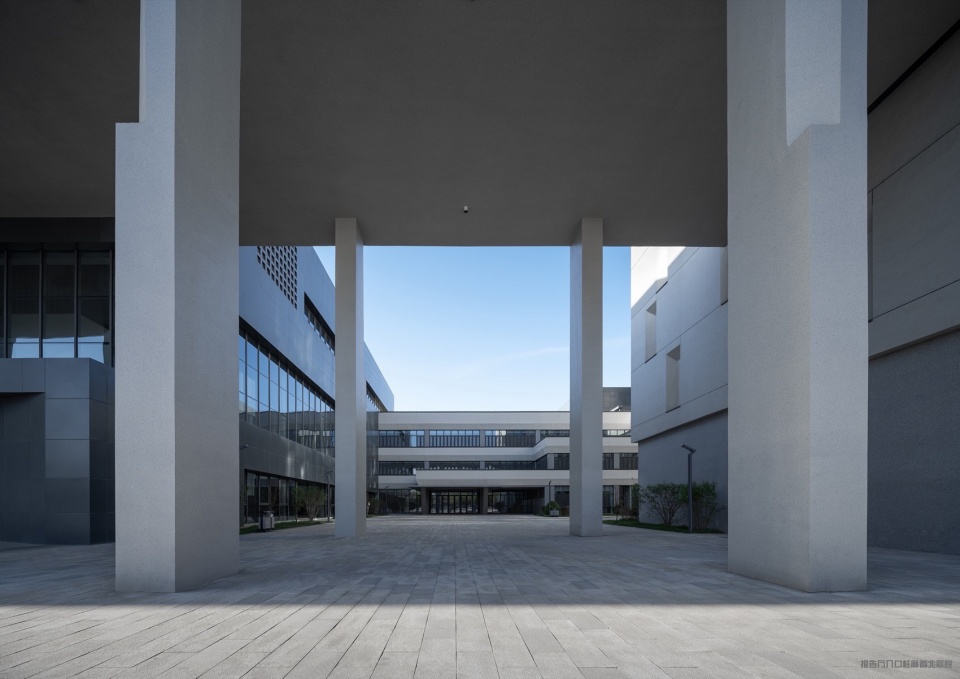 Taiyuan Normal University Teacher Education Training Center by Architectural Design Research Institute of SCUT Taozhi Studio