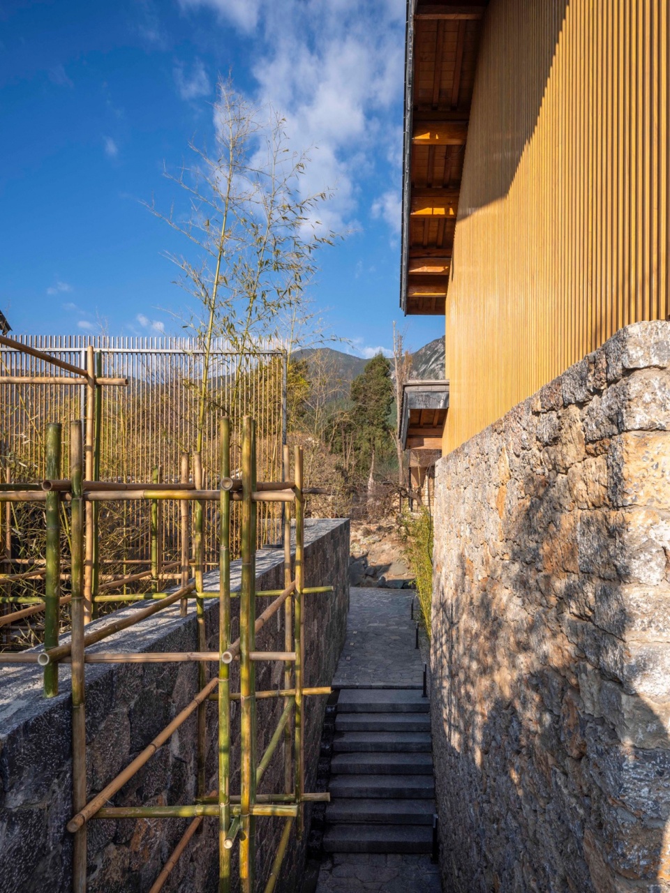 CASA NGULUKO Lijiang by Li Xiaodong Atelier
