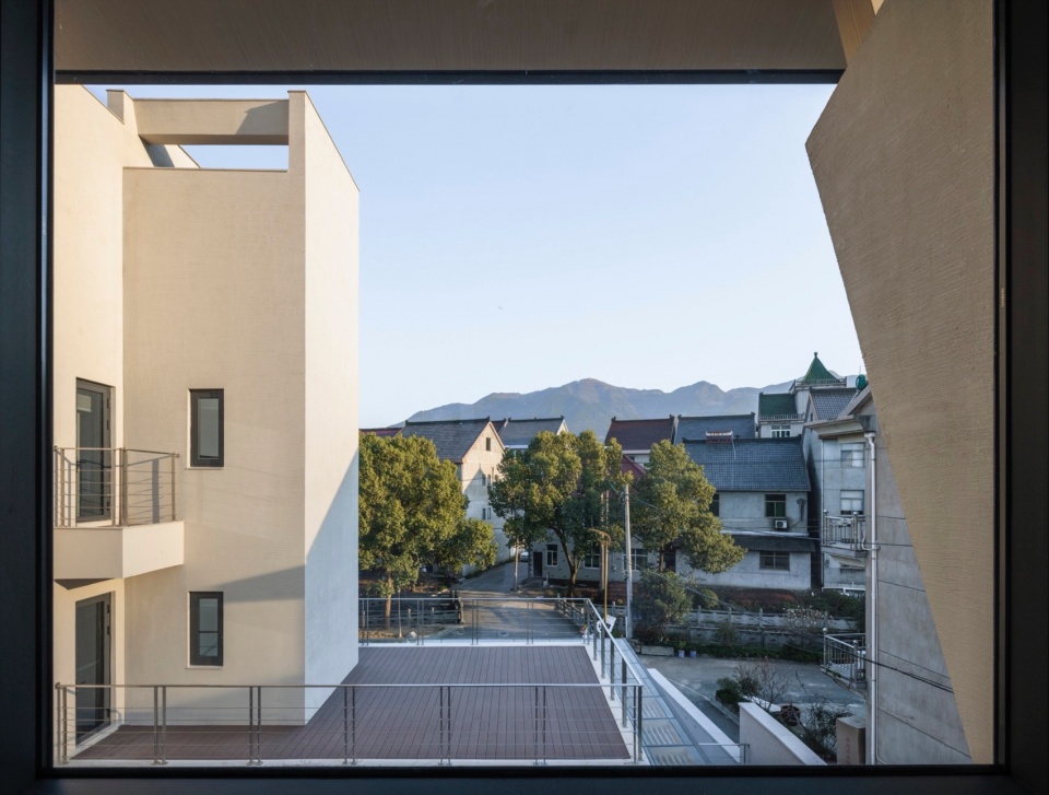 Courtyard House by TEDO