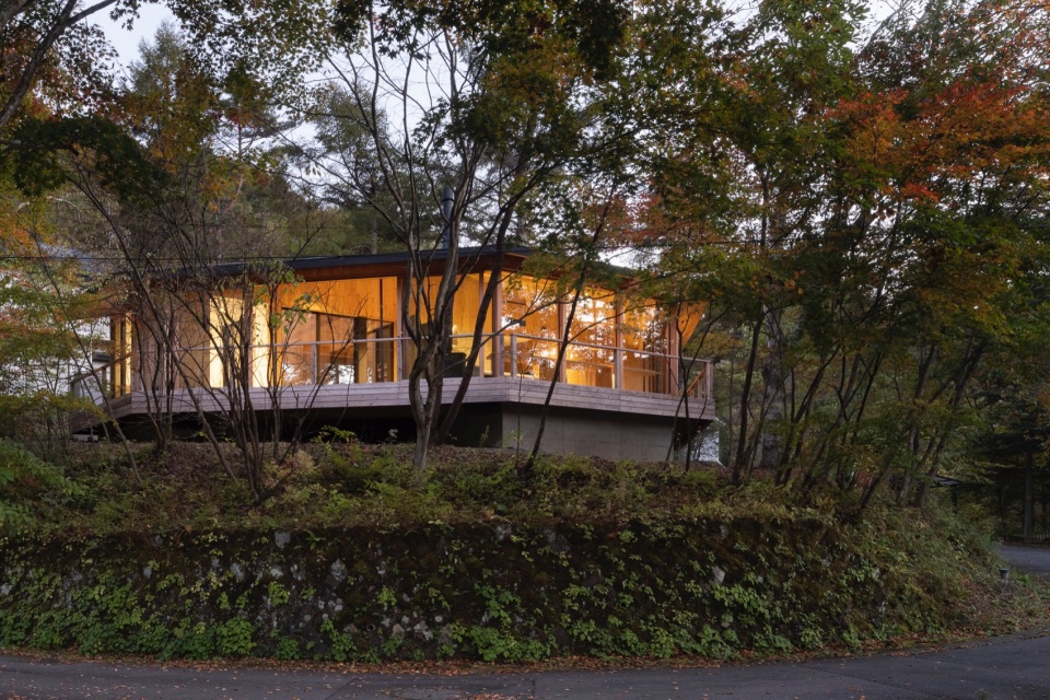 Hut in Karuizawa Naoi Architecture