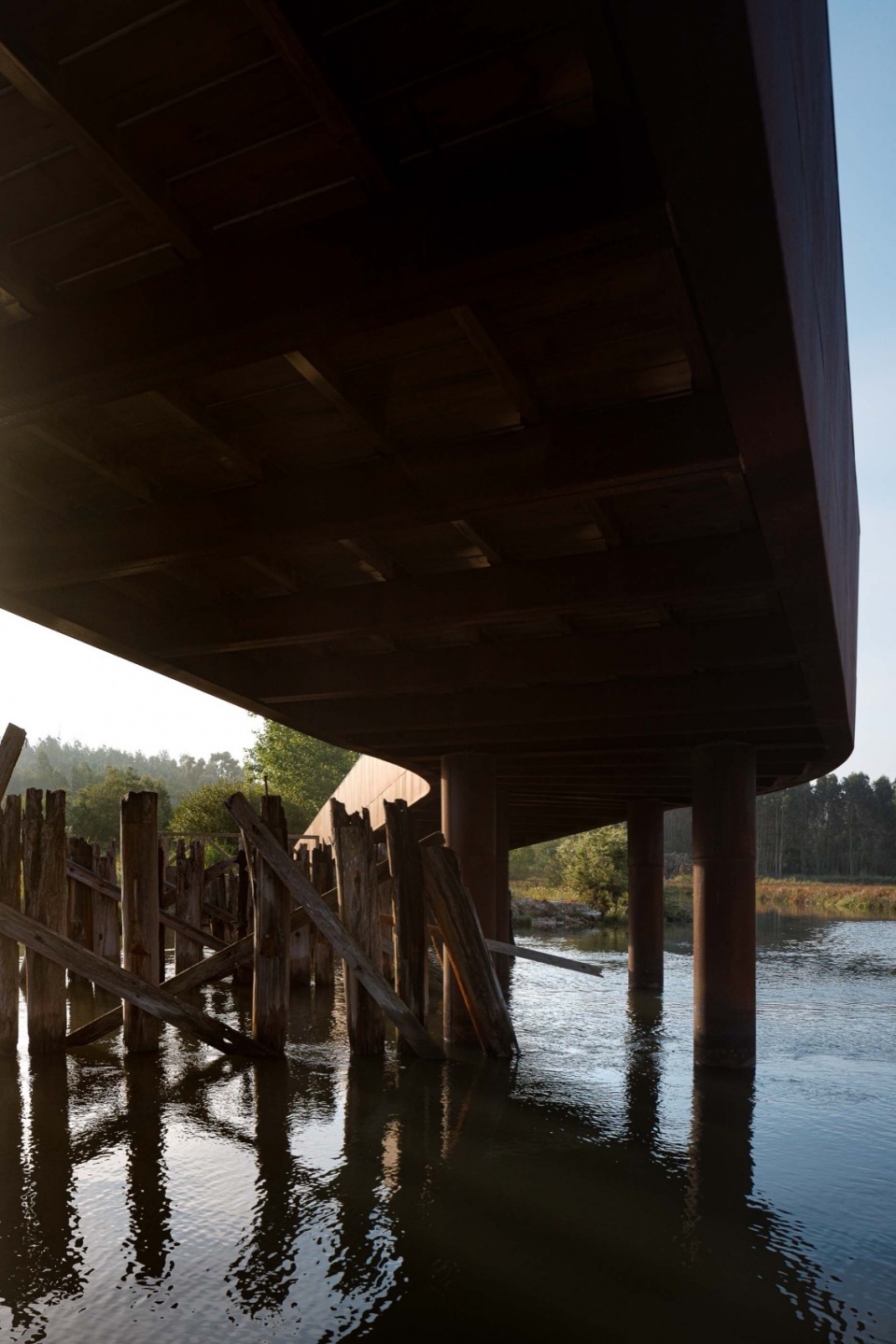 Pedestrian and Cycling Crossing Over the Fareja Bridge by Romulo Neto Arquitetos