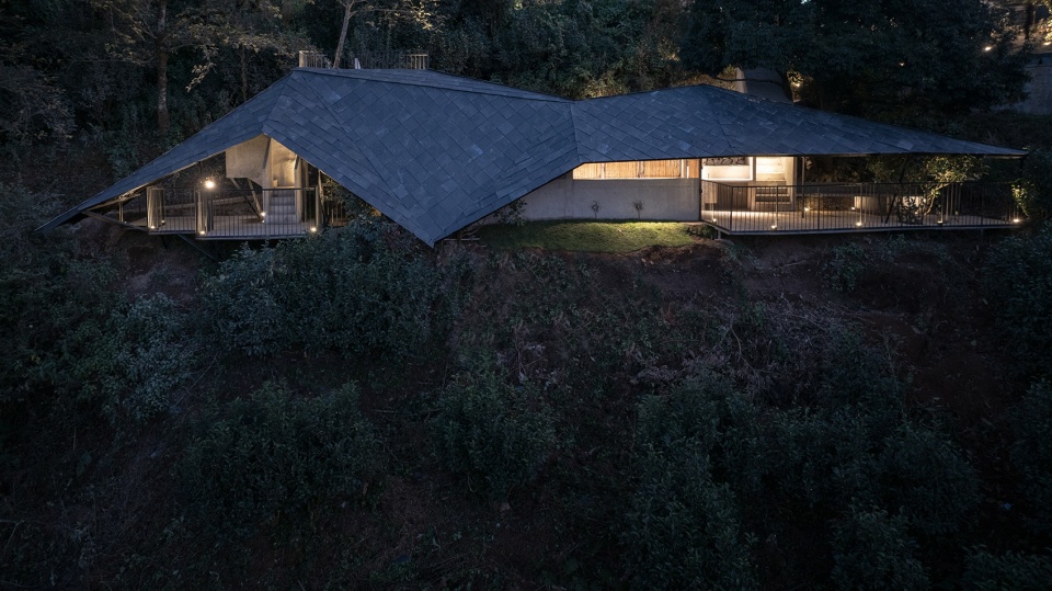 scenic restroom in dali wuliang mountain by kongxiangwei studio
