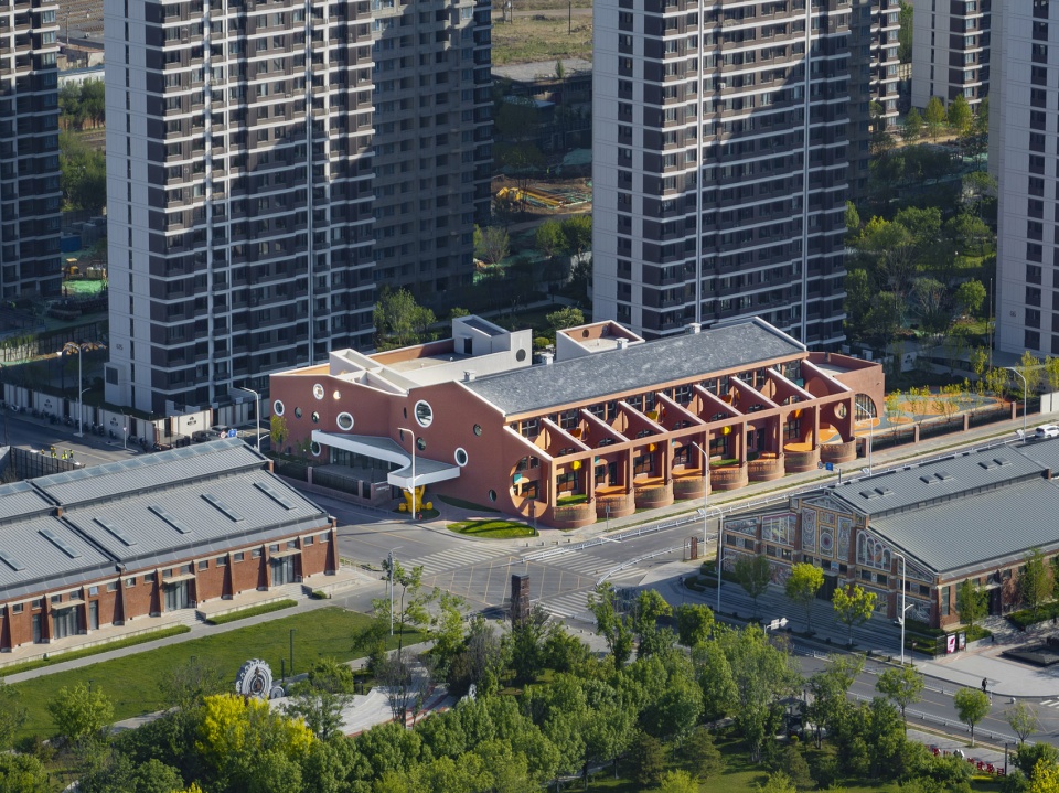 the kindergarten next to the old warehouses