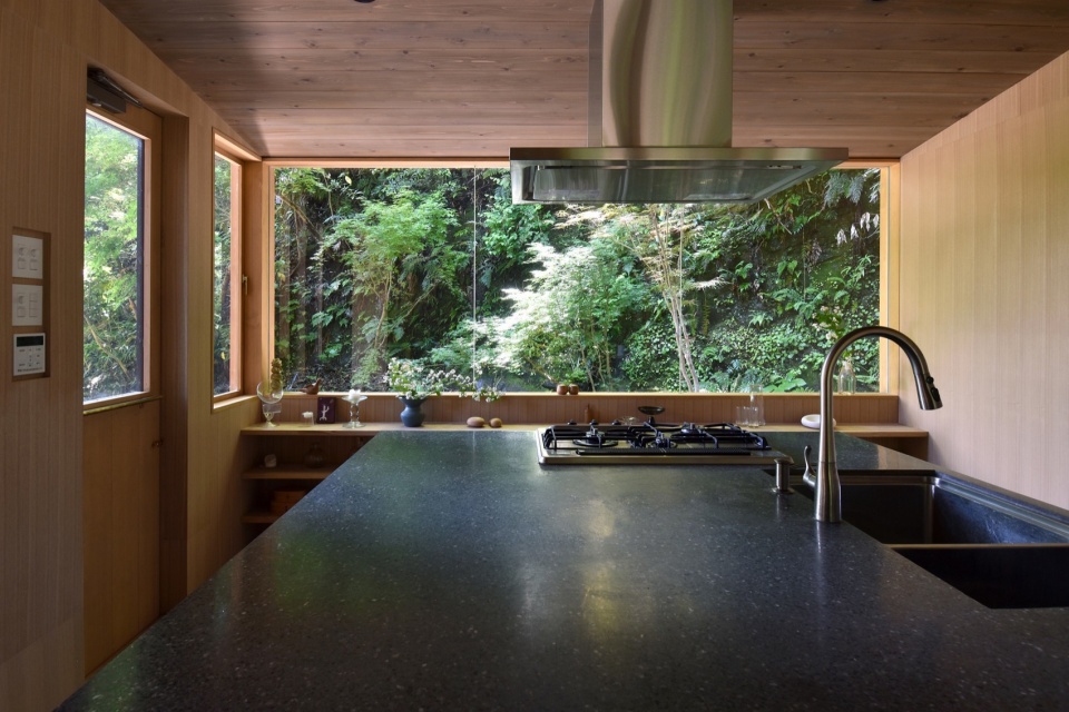 Atelier in Kamakura by YUJI OKITSU