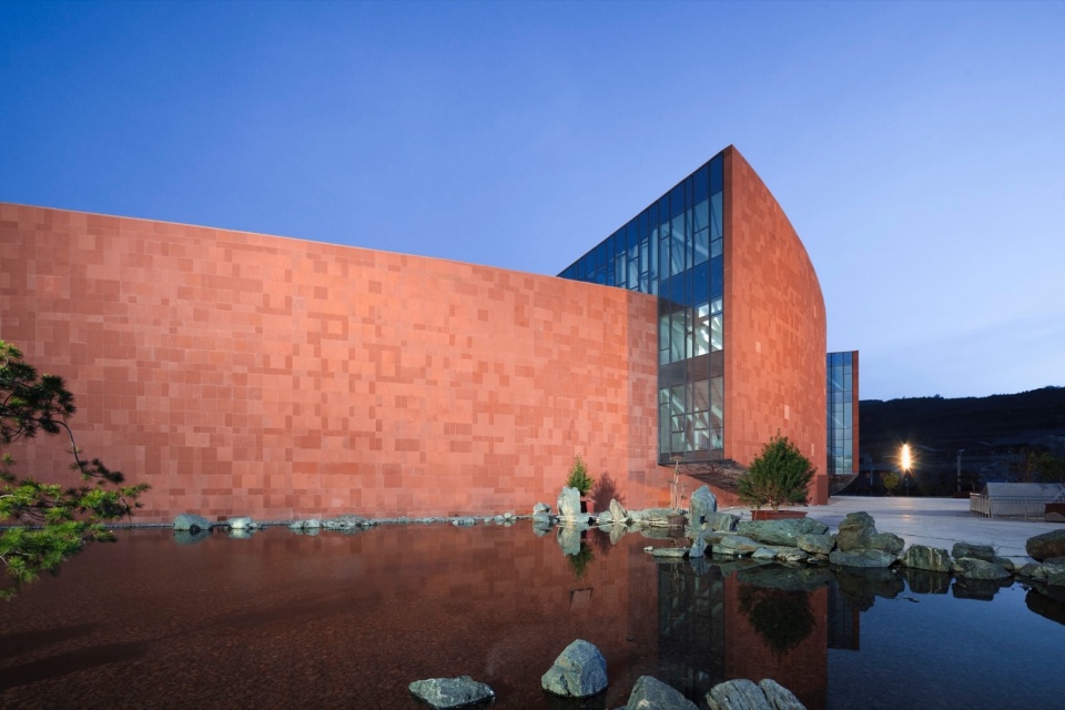 Maiji Mountain Visitor Center by ZXD Architects BIAD