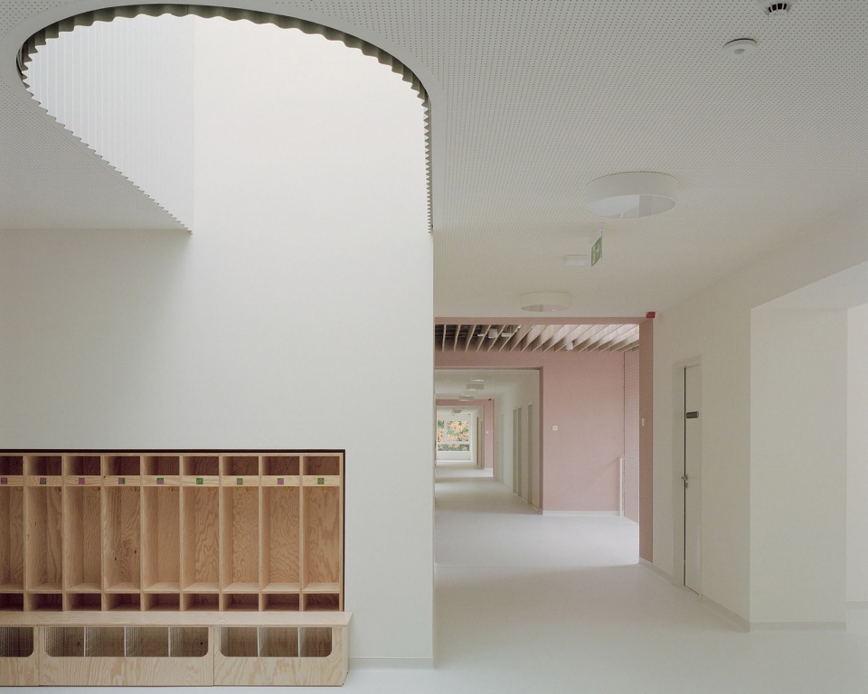 gyongyszem kindergarten by archikon architects