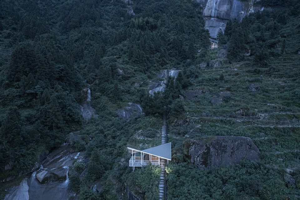 linear steel pavilion group in baishuidong by youtian architects